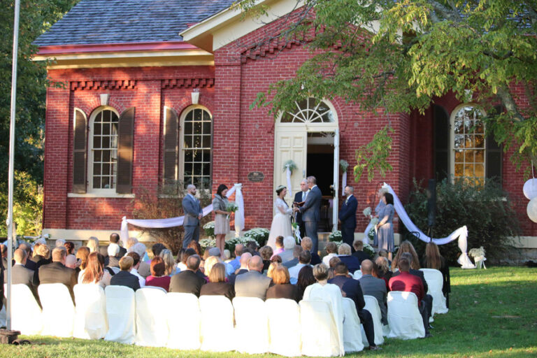 Little_Red_Schoolhouse_Wedding_outdoor_1_w